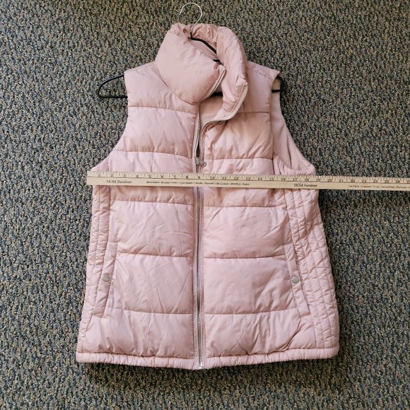 Old Navy Women's Rose Pink Puffer Vest Size Medium - Picture 8 of 8